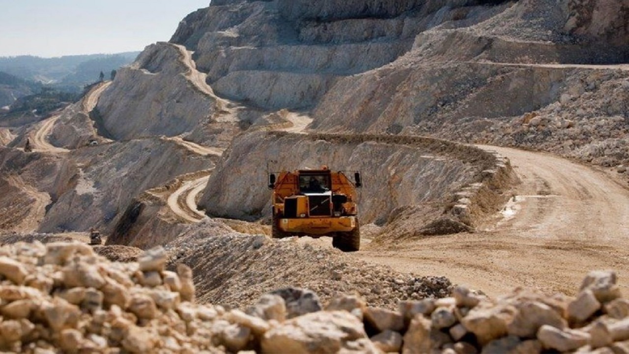 اولویت قرار گرفتن توسعه صادرات فناوری‌محور به‌جای صادرات خام مواد معدنی