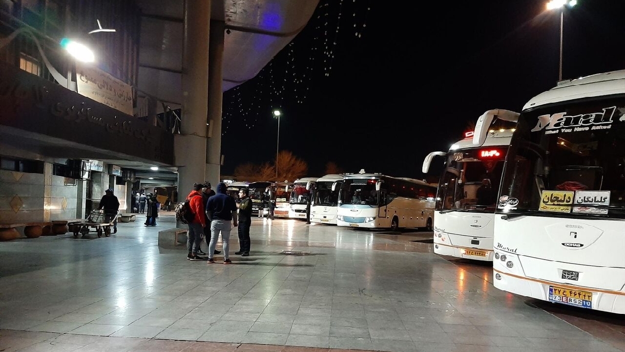 ورود روزانه ۱۸۰۰ اتوبوس به مشهد برای بازگشت زائران ورود روزانه ۱۸۰۰ اتوبوس به مشهد برای بازگشت زائران