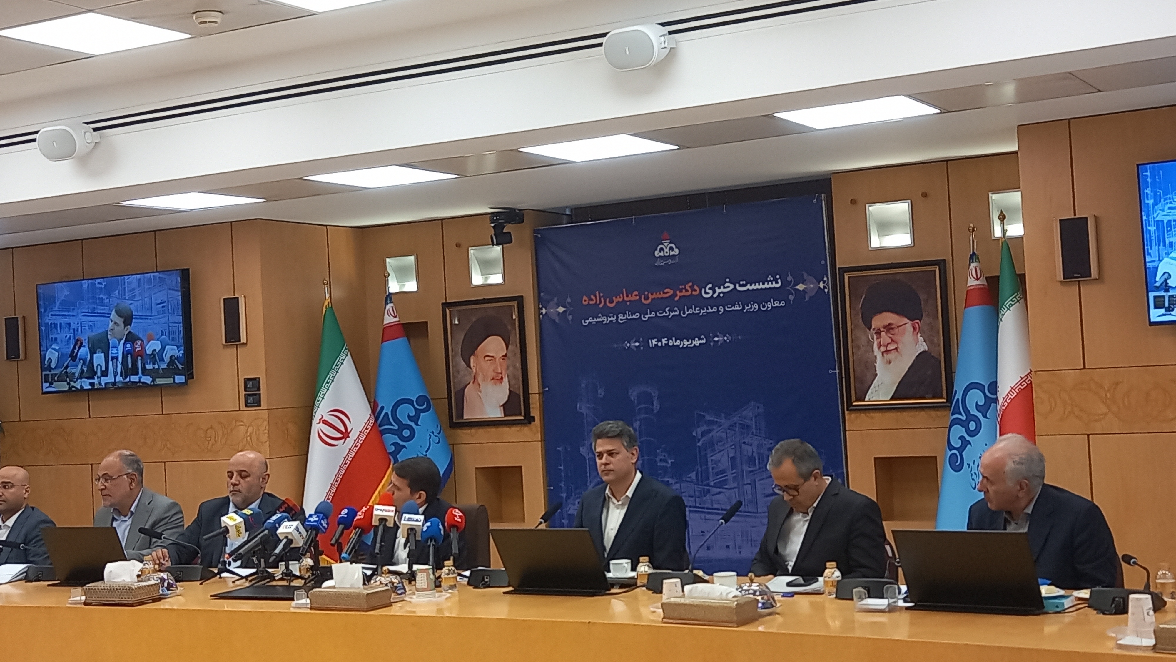 ظرفیت تولید ۳۵ میلیون مترمکعب گاز در جهت تأمین خوراک پتروشیمیها ظرفیت تولید ۳۵ میلیون مترمکعب گاز در جهت تأمین خوراک پتروشیمیها