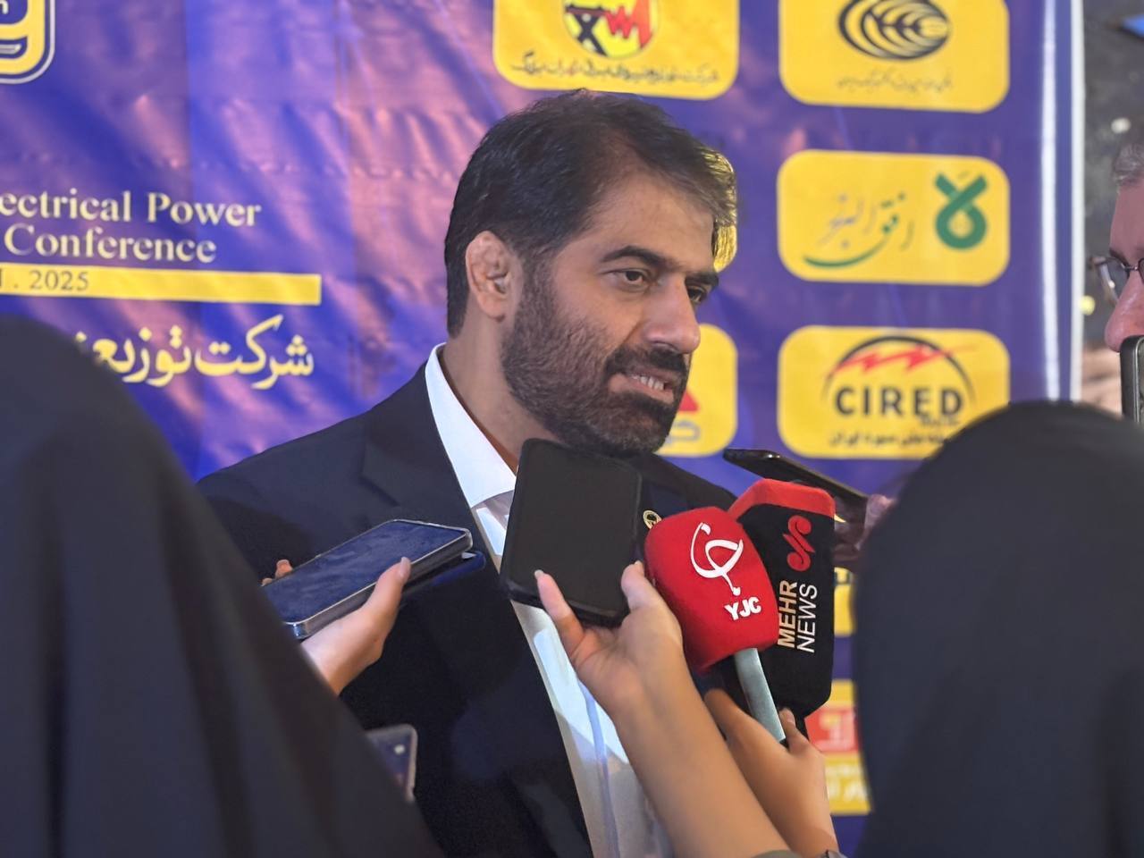 صرفه جویی ۱۵۰ مگاواتی برق با تغییر ساعت ادارات صرفه جویی ۱۵۰ مگاواتی برق با تغییر ساعت ادارات