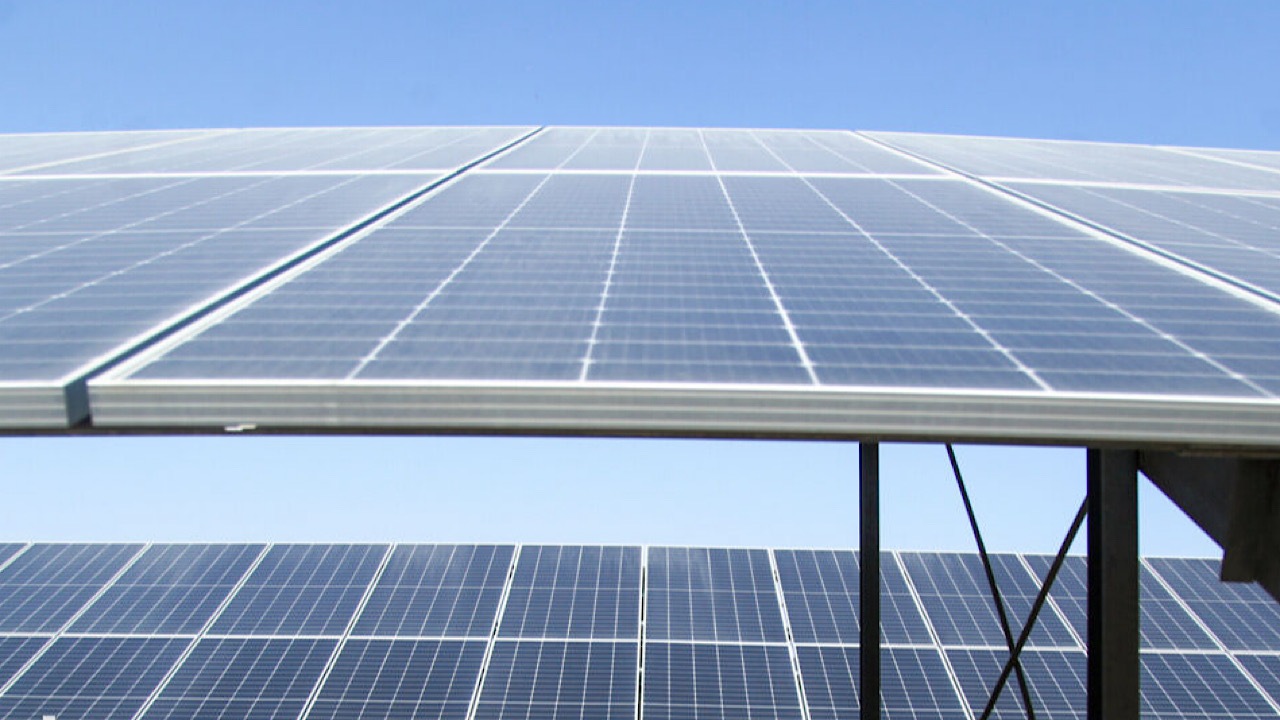 نخستین مدرسه مجهز به نیروگاه خورشیدی در تهران افتتاح شد نخستین مدرسه مجهز به نیروگاه خورشیدی در تهران افتتاح شد