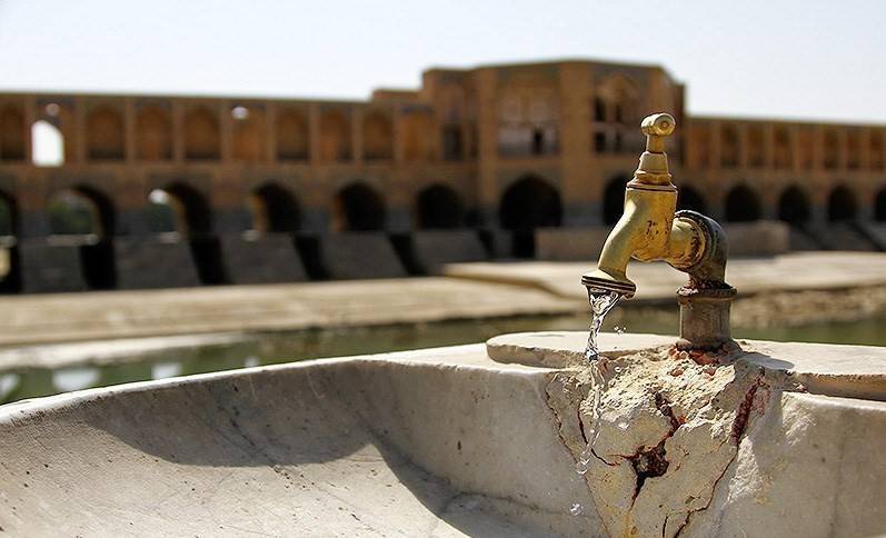 خلیج فارس به ساحل اصفهان رسید، اما مشکل بی آبی حل نشد خلیج فارس به ساحل اصفهان رسید، اما مشکل بی آبی حل نشد