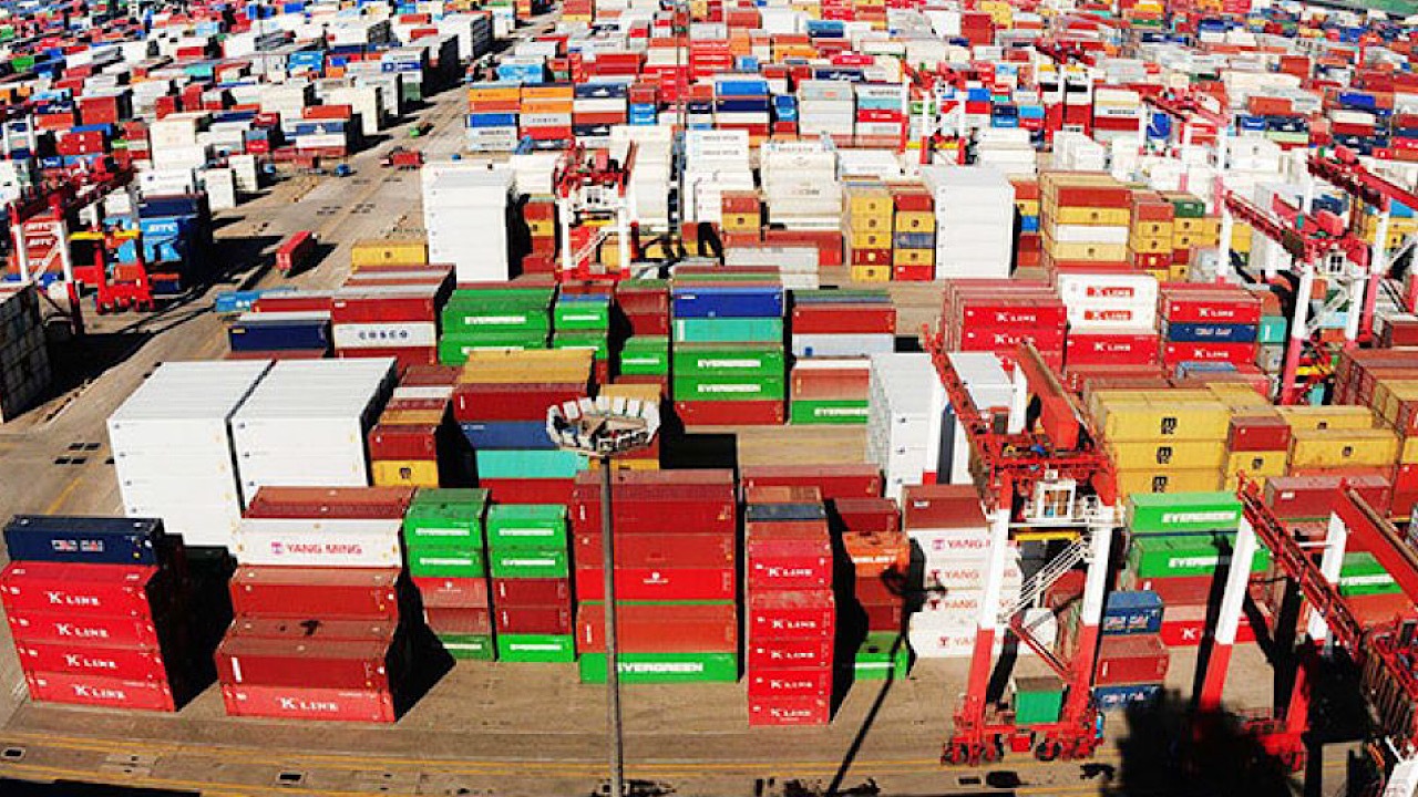 زمان ترخیص کالا‌ها از تاریخ کوتاژ اداری تا صدور پروانه گمرکی ۷ روز است