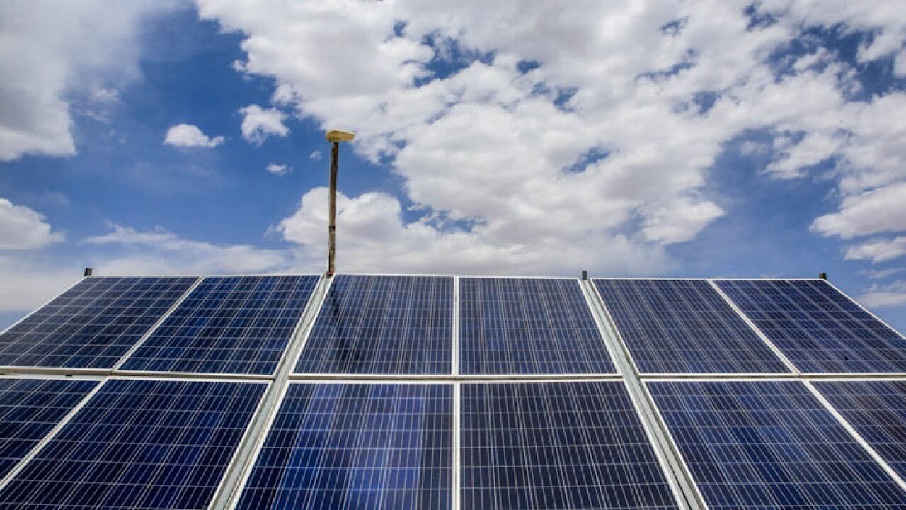 ضرورت توسعه تجدیدپذیر‌ها برای رفع ناترازی برق کشور/ صدور حدود ۱۰۰ هزار مگاوات پروانه احداث نیروگاه خورشیدی برای بخش خصوصی