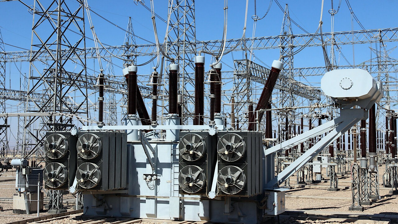 ۲ هزار و ۳۶۹ کیلومتر خط و بیش از ۱۱ هزار مگاولت آمپر پست انتقال تا تابستان برقدار میشود ۲ هزار و ۳۶۹ کیلومتر خط و بیش از ۱۱ هزار مگاولت آمپر پست انتقال تا تابستان برقدار میشود