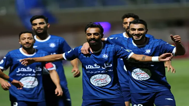 آلومینیوم اراک ۱ – ۲ گل گهر/ شاگردان تارتار به رده چهارم رسیدند آلومینیوم اراک ۱ – ۲ گل گهر/ شاگردان تارتار به رده چهارم رسیدند