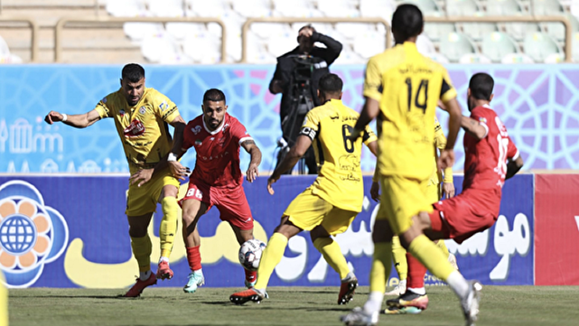 پرسپولیس با اشتباه براجعه برابر فجر گل خورد/ رقیبان سرخپوشان در بالای جدول قدرت ندارند