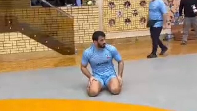 تمرین حسن یزدانی برای حضور در رقابت‌های کشتی + فیلم