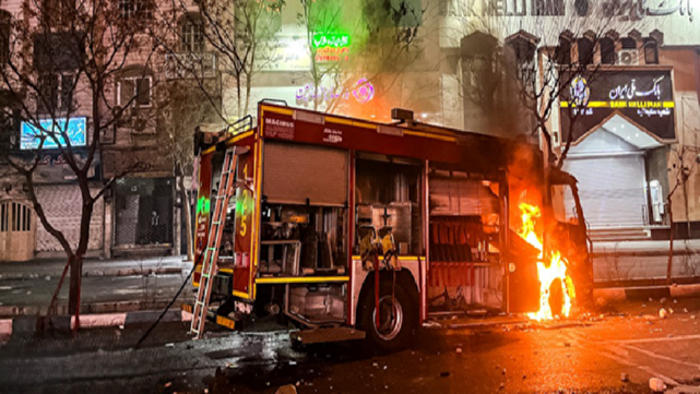 اغتشاشگران حتی نتوانستند «ادای» انقلابیون ۵۷ را دربیاورند اغتشاشگران حتی نتوانستند «ادای» انقلابیون ۵۷ را دربیاورند