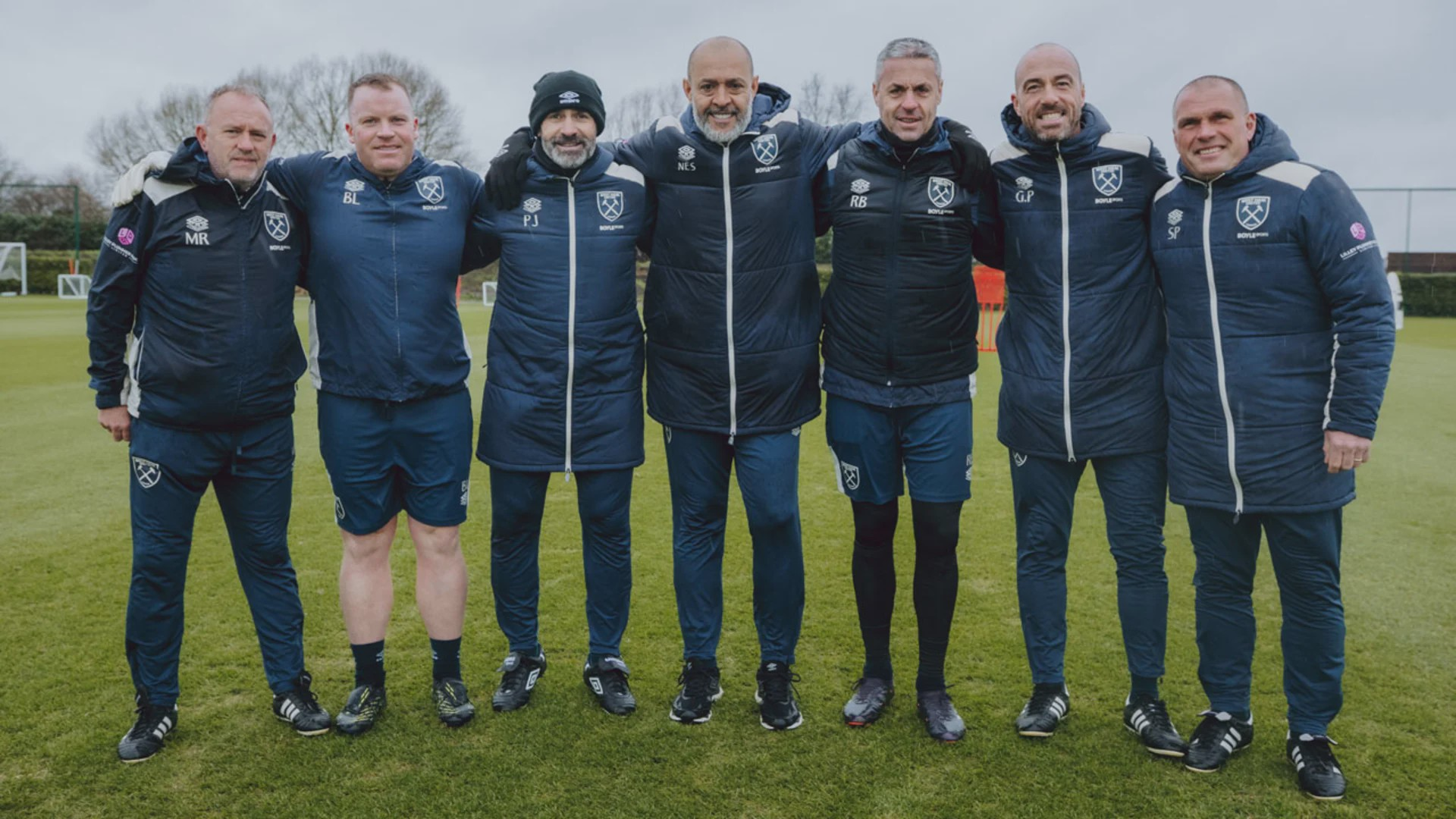 عکس | سرمربی تراکتور در لندن؛ آماده برای ماموریت غیرممکن! عکس | سرمربی تراکتور در لندن؛ آماده برای ماموریت غیرممکن!