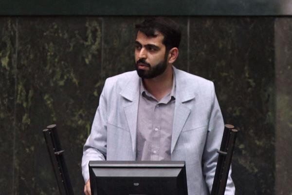 نجابت: ترامپ هم پارس می کند، هم دُم تکان می دهد/ آش نظام بین الملل آنقدر شور شده که برخی نمایندگان کشورهای مخالف آمریکا، آن را به سیرک تشبیه کردند