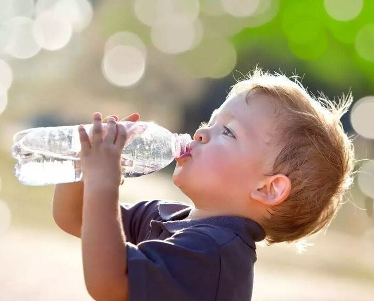 میزان نیاز روزانه کودکان به آب چقدر است؟ میزان نیاز روزانه کودکان به آب چقدر است؟