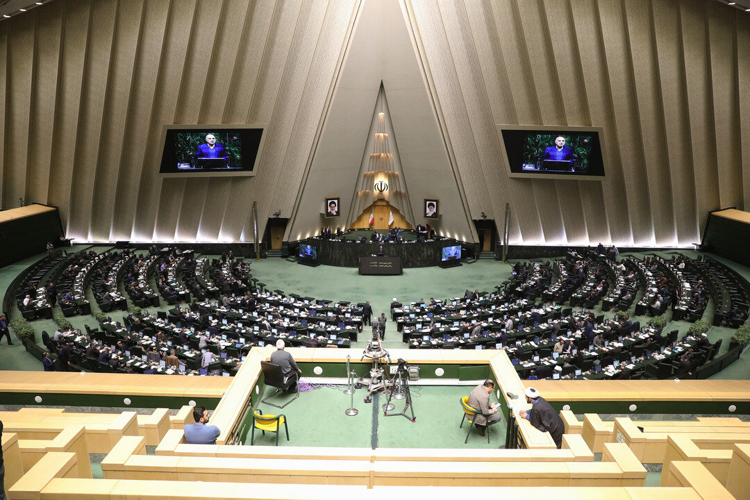 قالیباف ترامپ را تهدید کرد: اگر حمله کنید…/ شعار نمایندگان مقابل جایگاه هیات رئیسه مجلس: «مردم با بصیرت؛ تشکر تشکر»