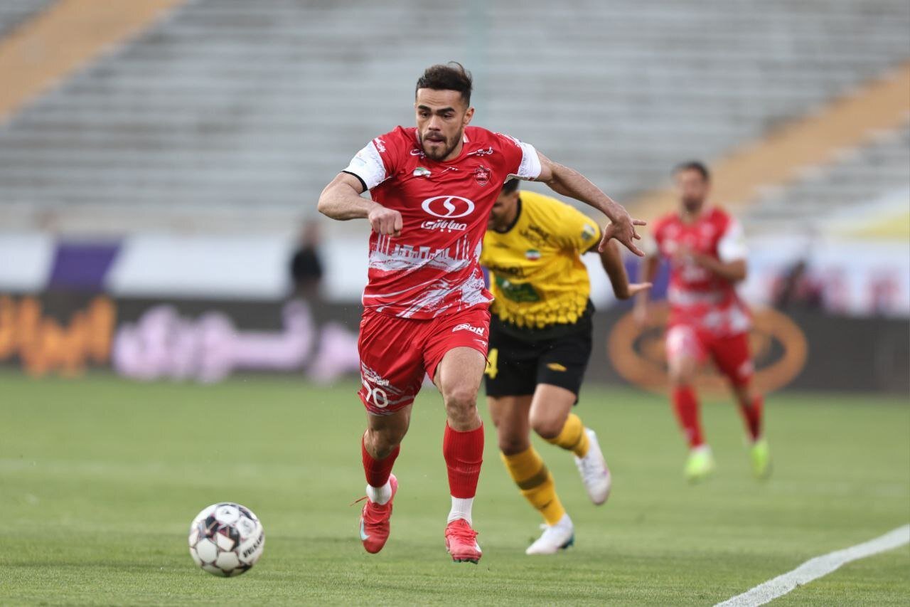 پیروزی بزرگ پرسپولیس در هوای برفی؛ اورونوف صدر را از سپاهان گرفت