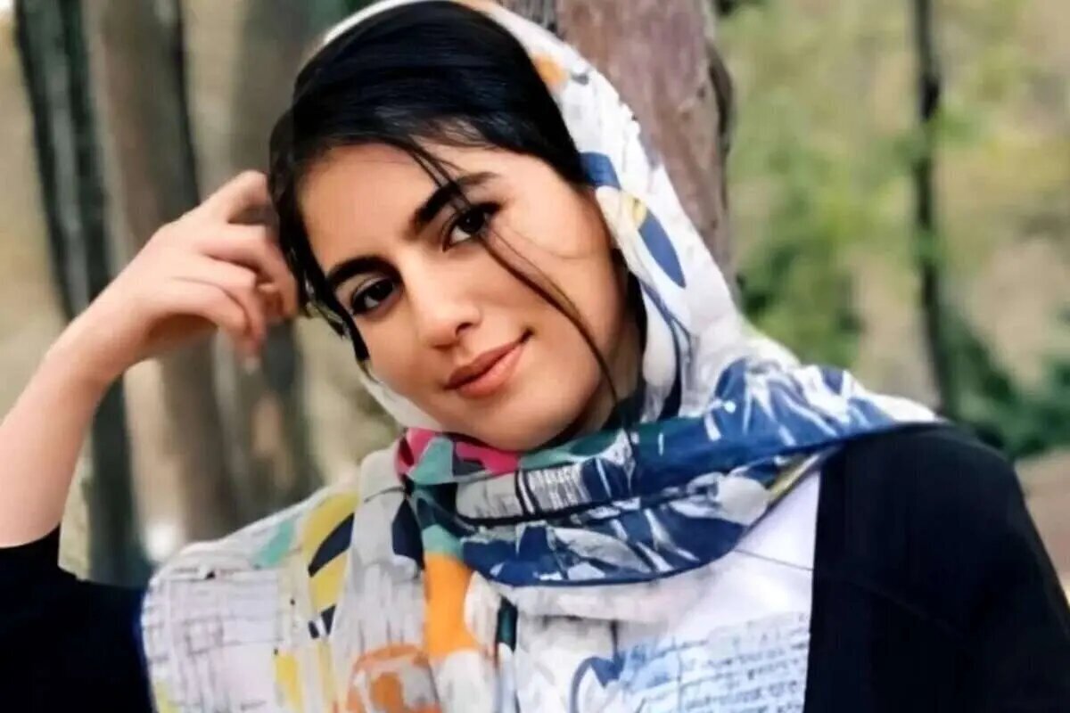 پدر الهه حسین‌نژاد: تصمیمی بر بخشش قاتل الهه نداریم؛ شما باشید می‌بخشید؟/ یک گردنبند طلا همراه الهه بوده است و دو گوشی موبایل که به ما ندادند