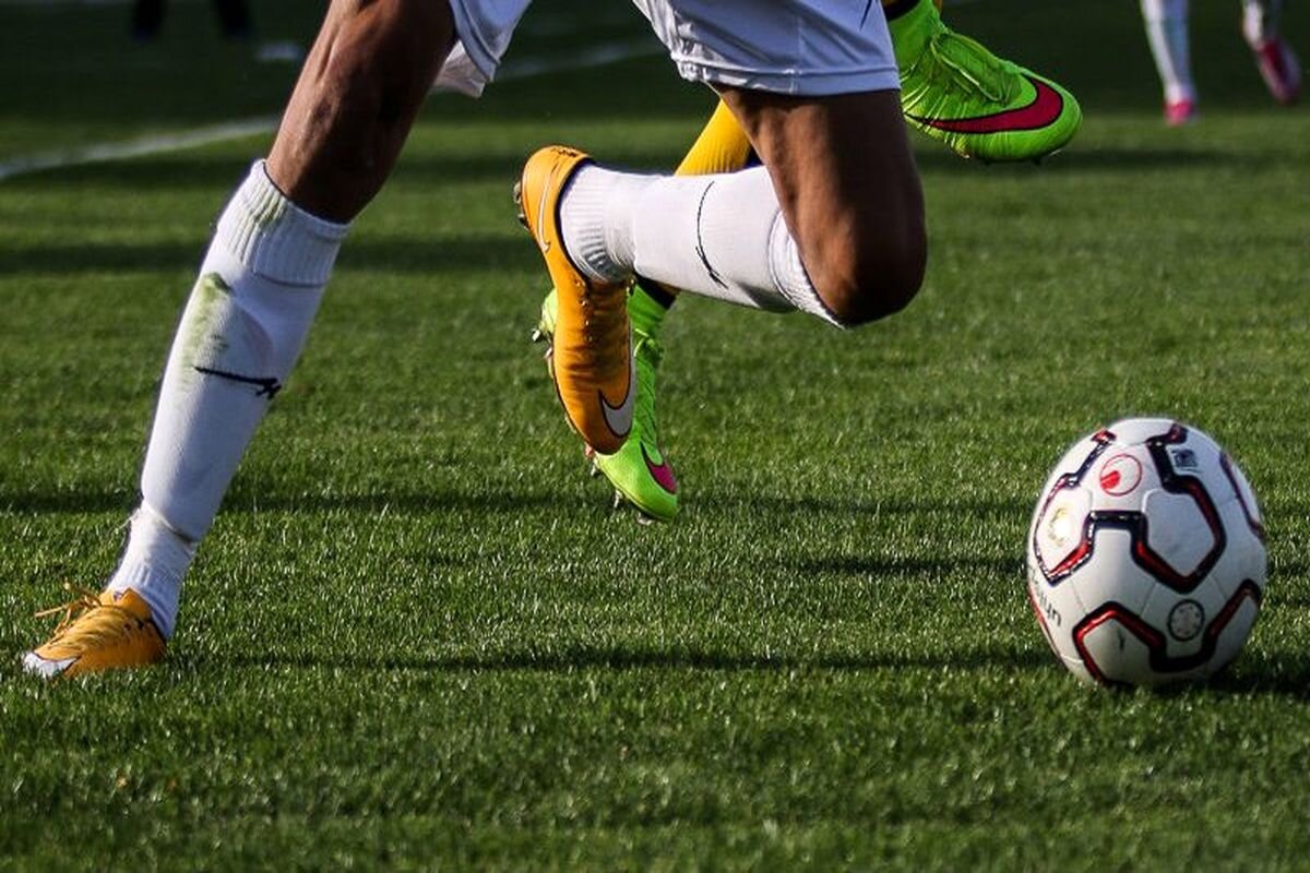 مسابقات لیگ برتر برگزار می‌شود اما همه ‌چیز به نفع جیب صداوسیماست