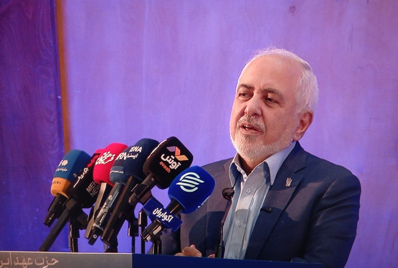 ظریف: فروپاشی ایران به نفع اسراییل و به ضرر آمریکاست/کسی به کمک ما نمی‌آید/همین جنگ اخیر با گفتگو تمام شد؛ بالاخره یکی ساعت ۴ صبح تماس گرفت