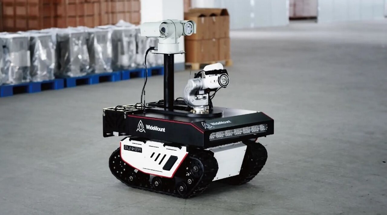 ربات آتش‌نشانی که تصمیم می‌گیرد چگونه آتش را خاموش کند