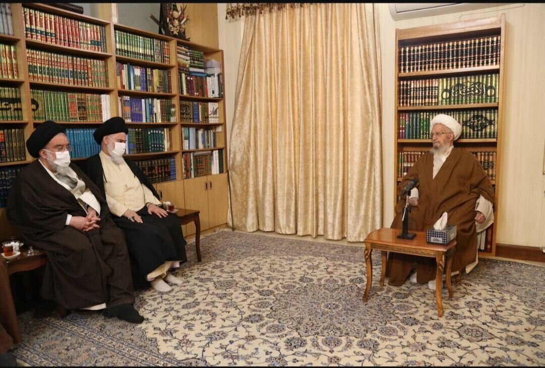 تذکر همراه با گلایه آیت الله مکارم شیرازی به مسئولان: افزایش حقوق کارگران و کارمندان متناسب با تورم نیست/ افزایش حقوق سالی یکبار اتفاق می‌افتد، اما…