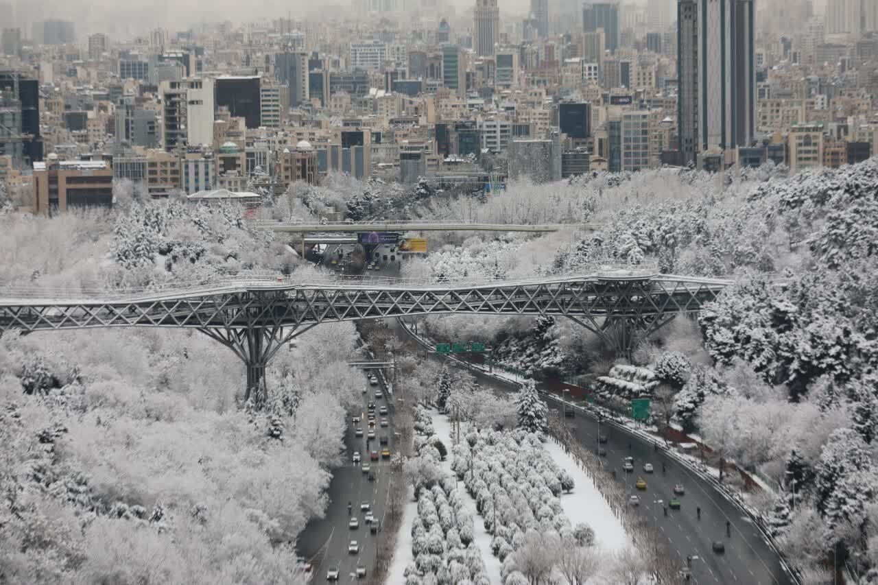 بارش برف در تمام مناطق تهران/ درخواست شهرداری از تهرانی‌ها