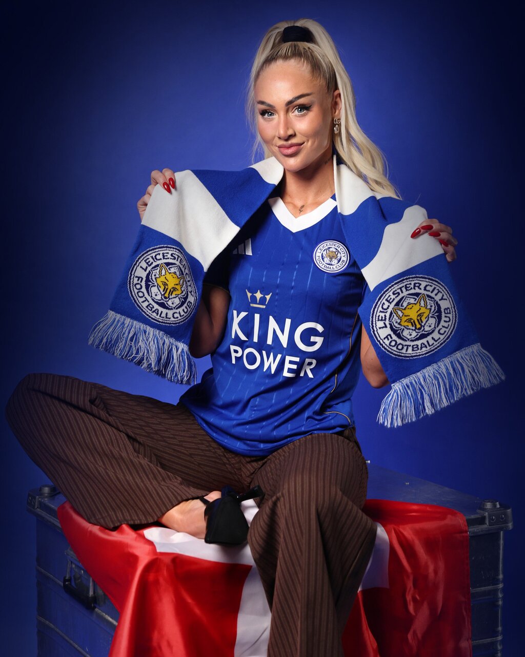 عکس | ستاره جنجالی فوتبال زنان در جمع روباهها! عکس | ستاره جنجالی فوتبال زنان در جمع روباهها!