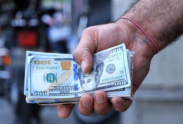 تهدیدی تازه در بازار ارز تهران/ دلارهای آبی، تقلبی است؟ تهدیدی تازه در بازار ارز تهران/ دلارهای آبی، تقلبی است؟