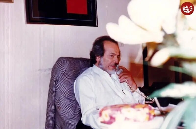 ایرج قادری در دفترش کارش در دهه ۷۰/ عکس ایرج قادری در دفترش کارش در دهه ۷۰/ عکس