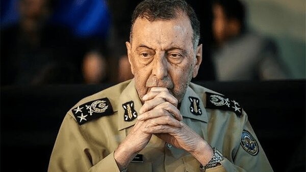 رونمایی از دستنوشتههای منتشرنشده سرلشکر سلیمی/ توضیحات امیر ولی وند از وسایلی که خانواده سرلشکر سلیمی به موزه اهدا کردند رونمایی از دستنوشتههای منتشرنشده سرلشکر سلیمی/ توضیحات امیر ولی وند از وسایلی که خانواده سرلشکر سلیمی به موزه اهدا کردند