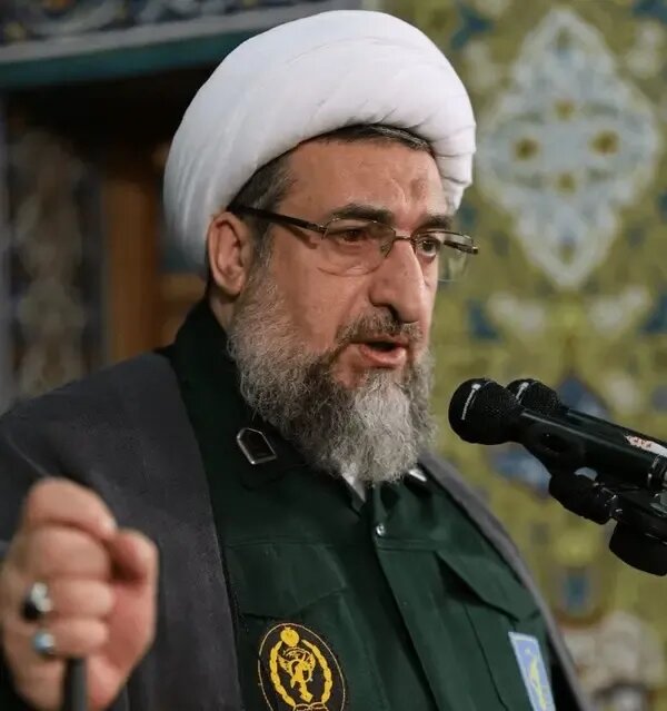 امام‌ جمعه تبریز لباس رزم بر تن کرد + تصویر