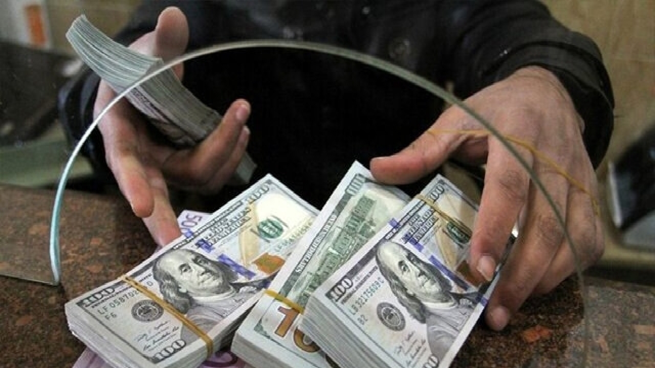 امکان خرید ارز اسکناس معادل ۱۰۰۰ یورو برای هر شخص در سال فراهم شد امکان خرید ارز اسکناس معادل ۱۰۰۰ یورو برای هر شخص در سال فراهم شد