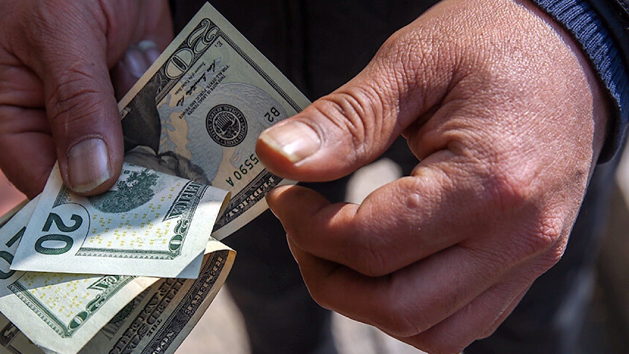 معامله بیش از یک میلیارد و ۴۰۸ میلیون دلار ارز در مرکز مبادله طی ۹ روز