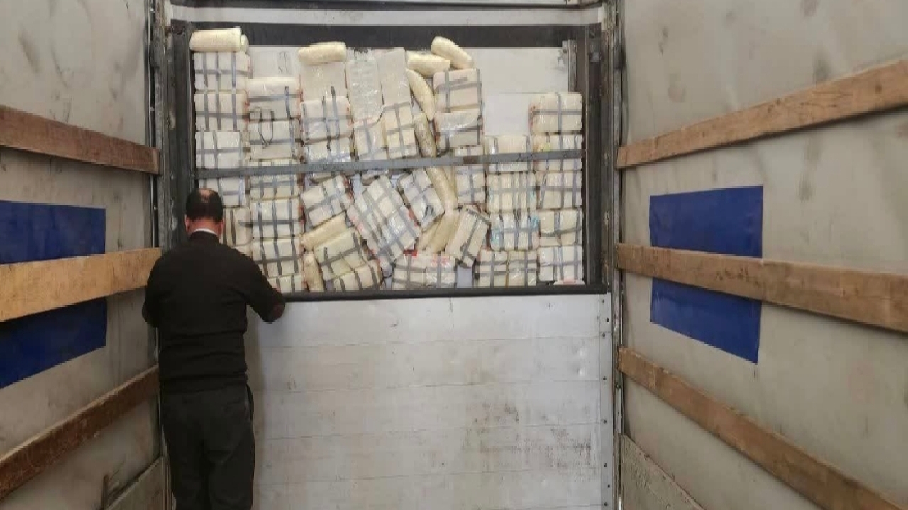 کشف محموله بزرگ مواد مخدر توسط مأموران گمرک کشف محموله بزرگ مواد مخدر توسط مأموران گمرک