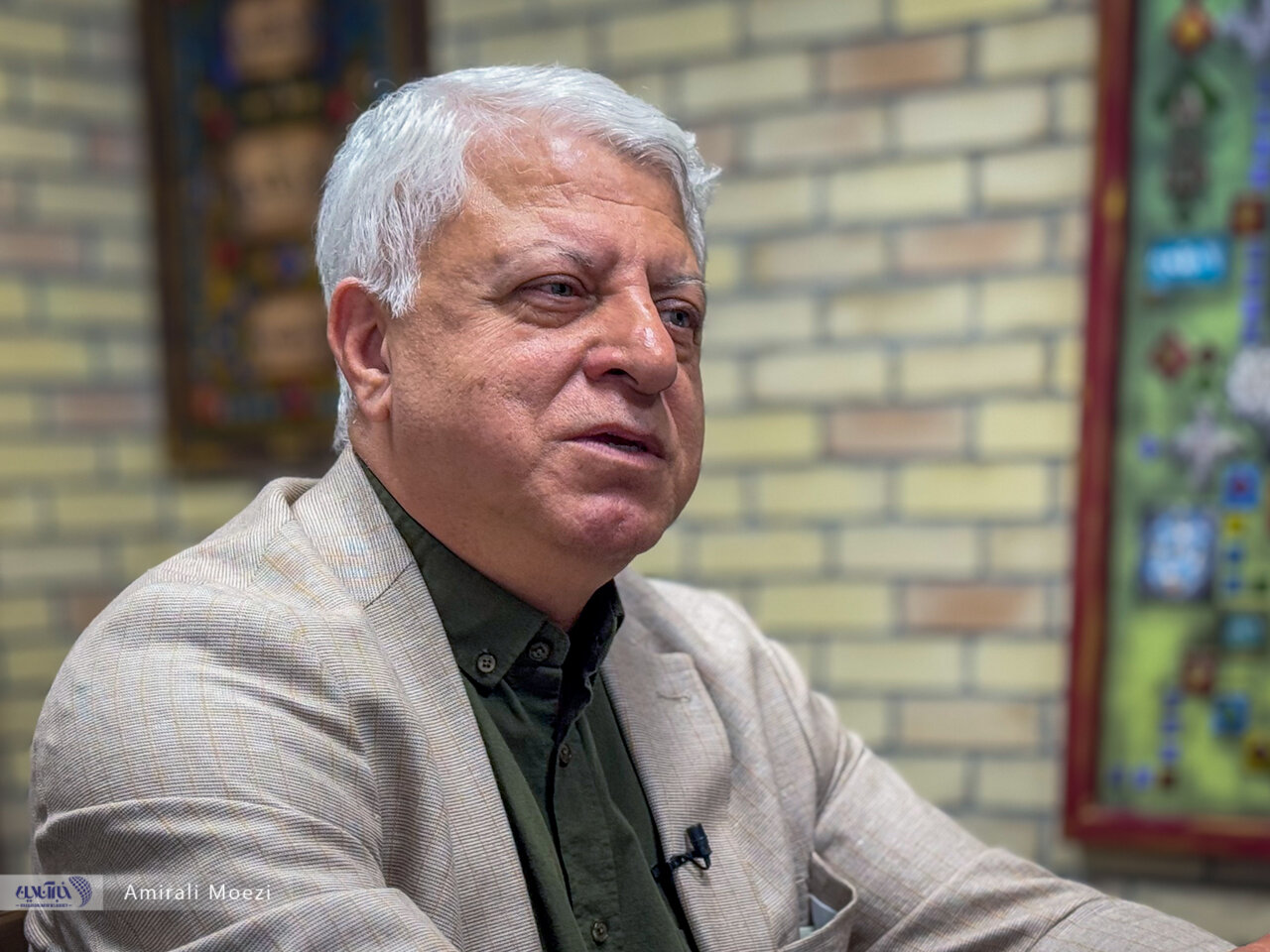 پیش‌بینی فیاض زاهد از نتیجه مذاکرات امروز ایران و آمریکا/ در بحث موشکی نباید عقب نشست/ تندروها را می‌توان مثل بادکنک با یک سوزن بادشان را خالی کرد