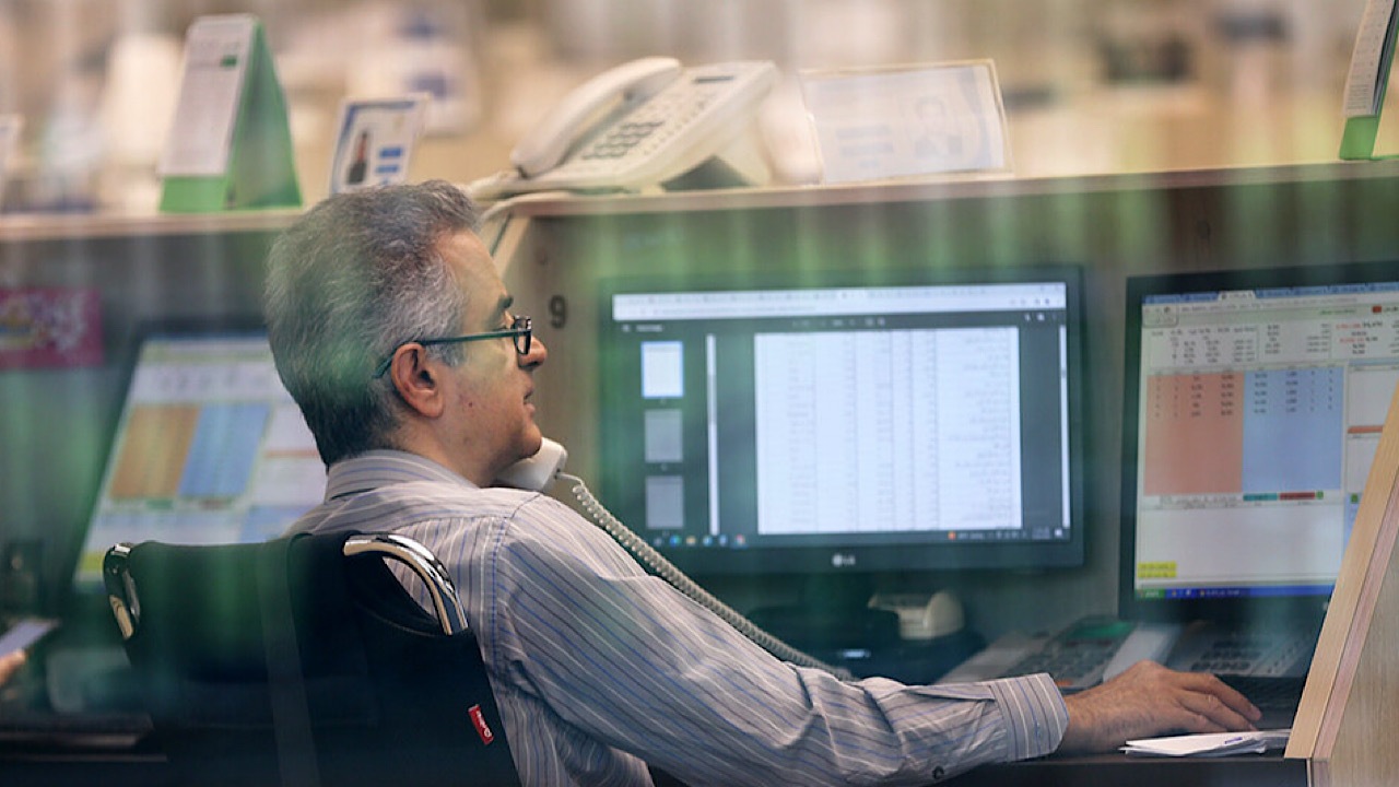 پولی از بازار سرمایه خارج نشده است/ رشد‌های اخیر به خاطر نرخ ارز بود