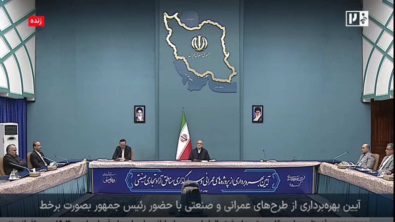 کاهش ۱۱ درصدی آمار کالای همراه مسافر نسبت به سال گذشته/ سرمایه گذاری ۵۰ میلیون یوروی در پروژه‌های مناطق آزاد کشور+ فیلم