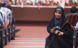 روایت عکاس زن از خط مقدم جنگ رمضان: «در تمام مسیر گریه میکردم، اما دوربین را رها نکردم» روایت عکاس زن از خط مقدم جنگ رمضان: «در تمام مسیر گریه میکردم، اما دوربین را رها نکردم»