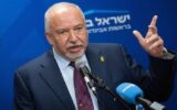 لیبرمن: توافق آمریکا و ایران بزرگترین فاجعه سیاسی در تاریخ اسرائیل است لیبرمن: توافق آمریکا و ایران بزرگترین فاجعه سیاسی در تاریخ اسرائیل است