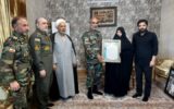عکسی از دیدار فرمانده نیروی زمینی ارتش با خانواده شهید سپهبد موسوی عکسی از دیدار فرمانده نیروی زمینی ارتش با خانواده شهید سپهبد موسوی