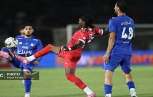 تقابل پرسپولیس با آبی پوشان اهوازی در شهرقدس